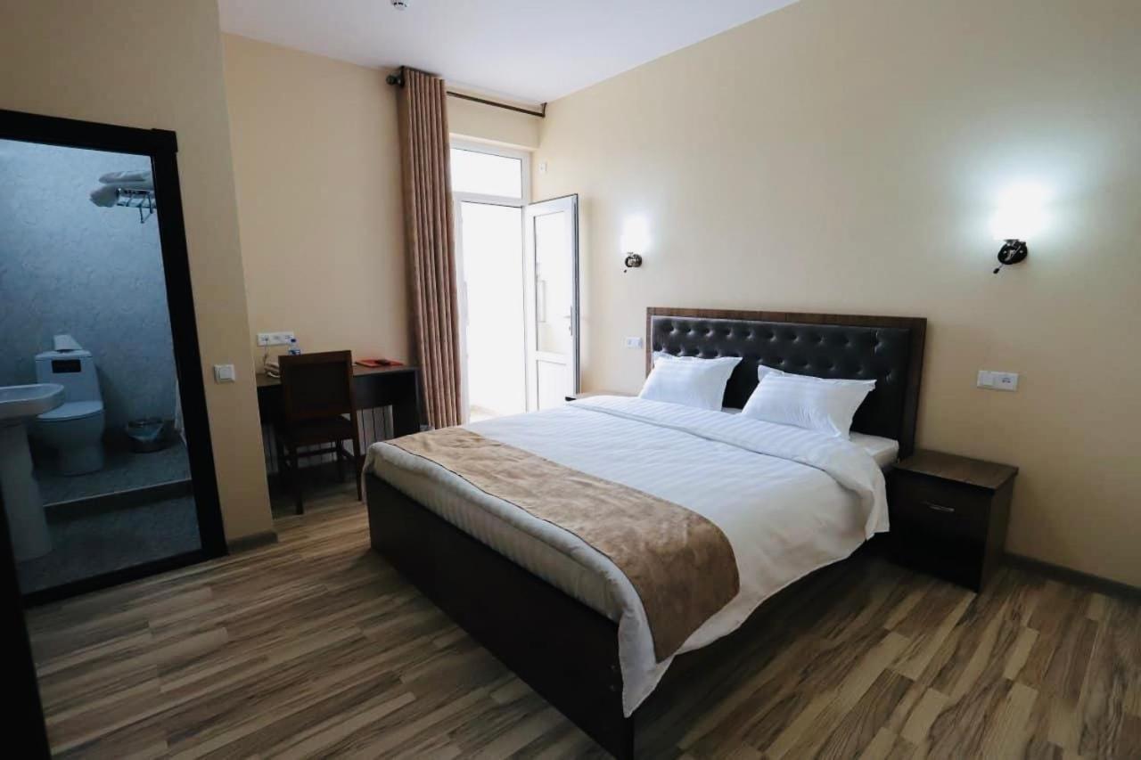 Tourist Inn Hotel Tashkent Exterior foto